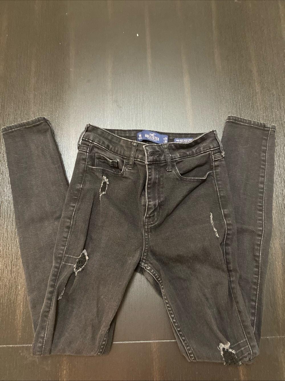 Hollister women’s Black Distressed Skinny Jeans 1R 25 W 30 L